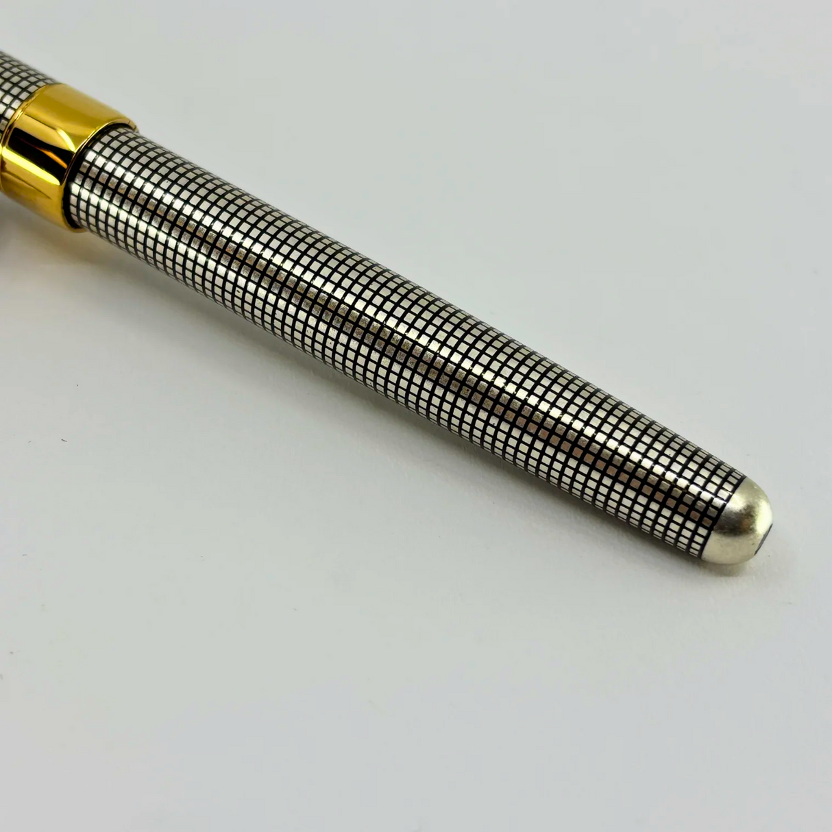 Parker Sonnet Sterling Silver Cisele Cross Hatch Fountain Pen - Broad 18kt Gold  Nib