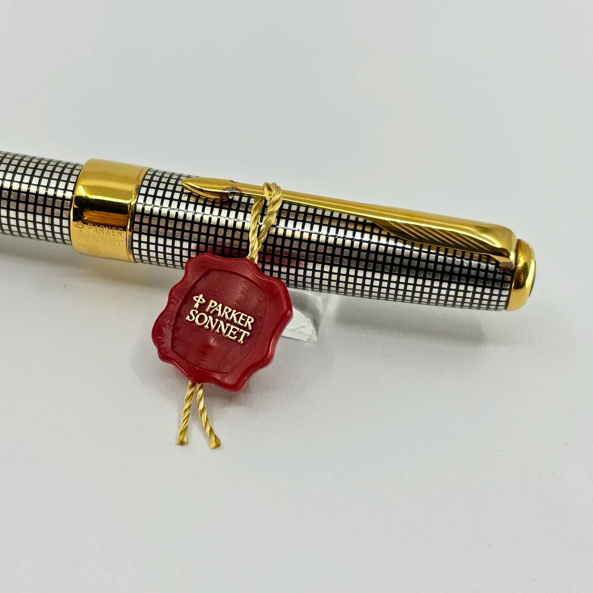 Parker Sonnet Sterling Silver Cisele Cross Hatch Fountain Pen - Broad 18kt Gold  Nib