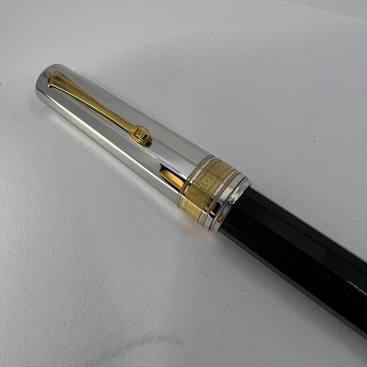 OMAS Doue Facetted Large Paragon Fountain Pen - Sterling Silver Cap - Fine 18kt Gold Nib