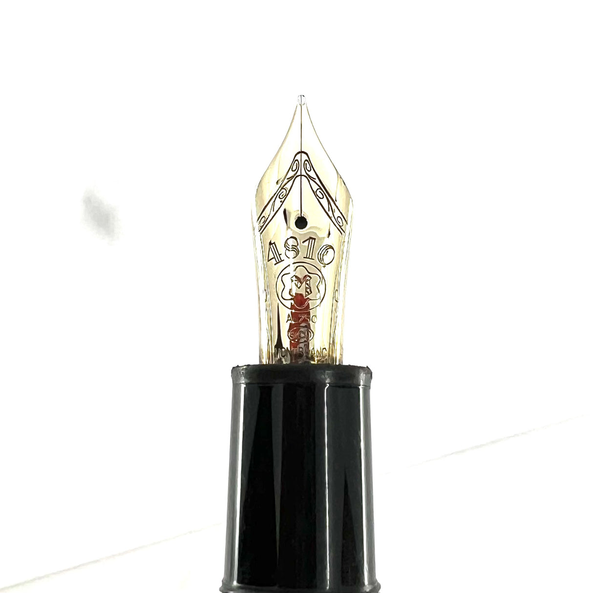 Montblanc Solitaire Geometric Dimension Gold-Plated LeGrand #146  Fountain Pen - Fine 18kt Gold Nib