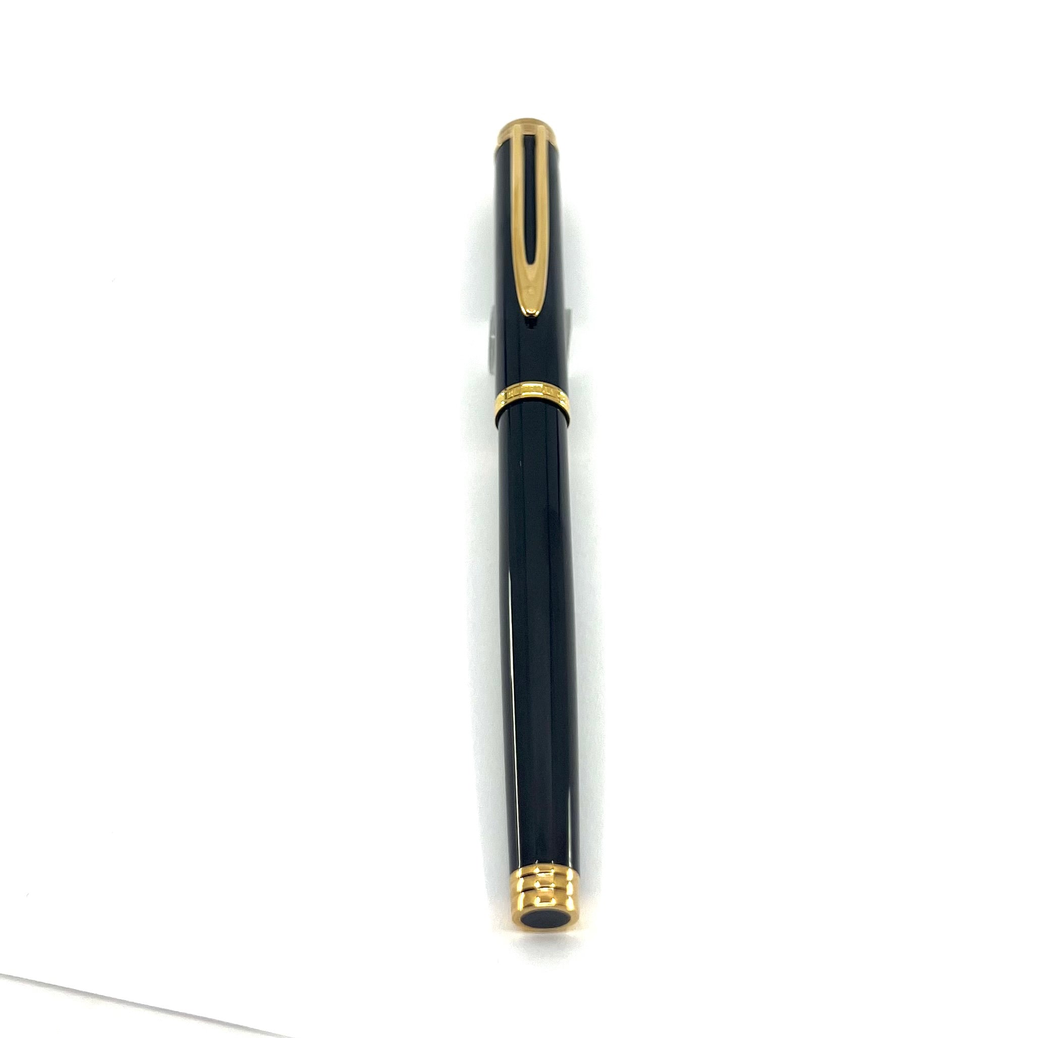 Waterman Gentleman Black Lacquered Fountain Pen - Medium 18kt Gold