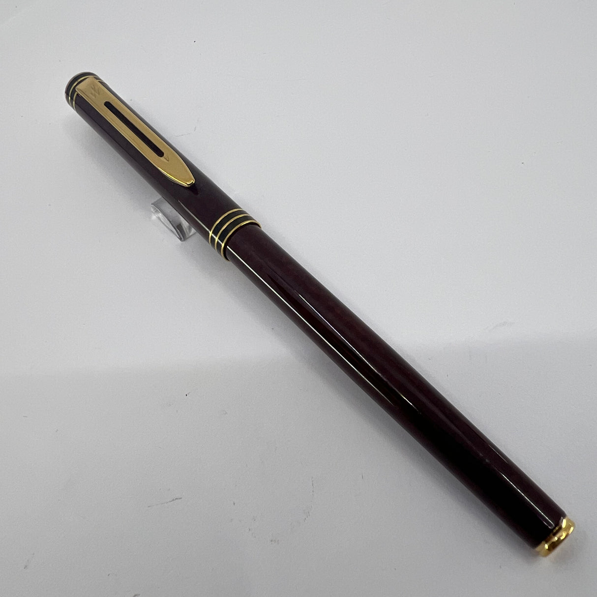Waterman Exclusive Burgundy & Black Marble Lacquered Fountain  Pen - Fine 18kt Gold  Nib
