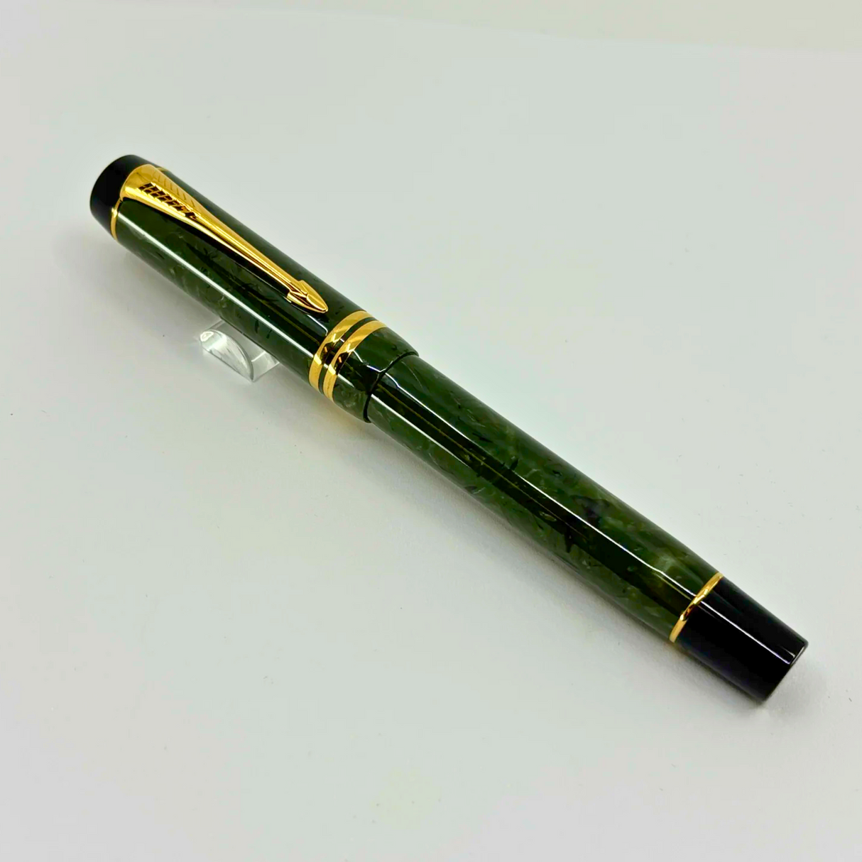 Parker Centennial (Largest Size) Duofold Jade Marble (Grayish Green) Fountain  Pen - Broad 18kt Gold  Nib