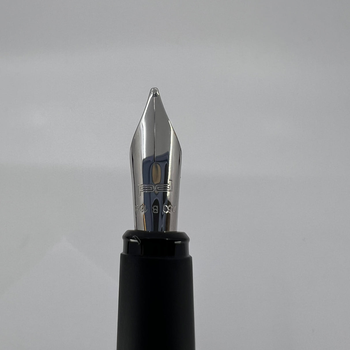 Porsche Design Slim Line Metal Fountain Pen   - Broad 18kt Gold  Nib
