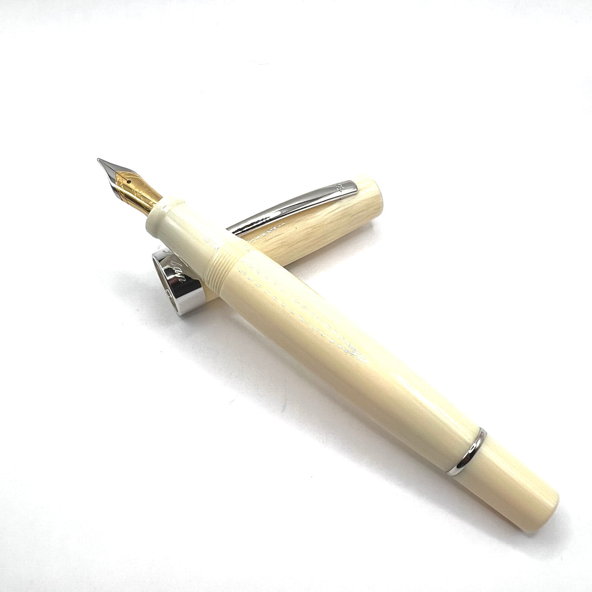 Laban Kaiser Oversized Fountain Pen - Antique Ivory Resin Finish - Broad Gold-Plated & Steel Nib