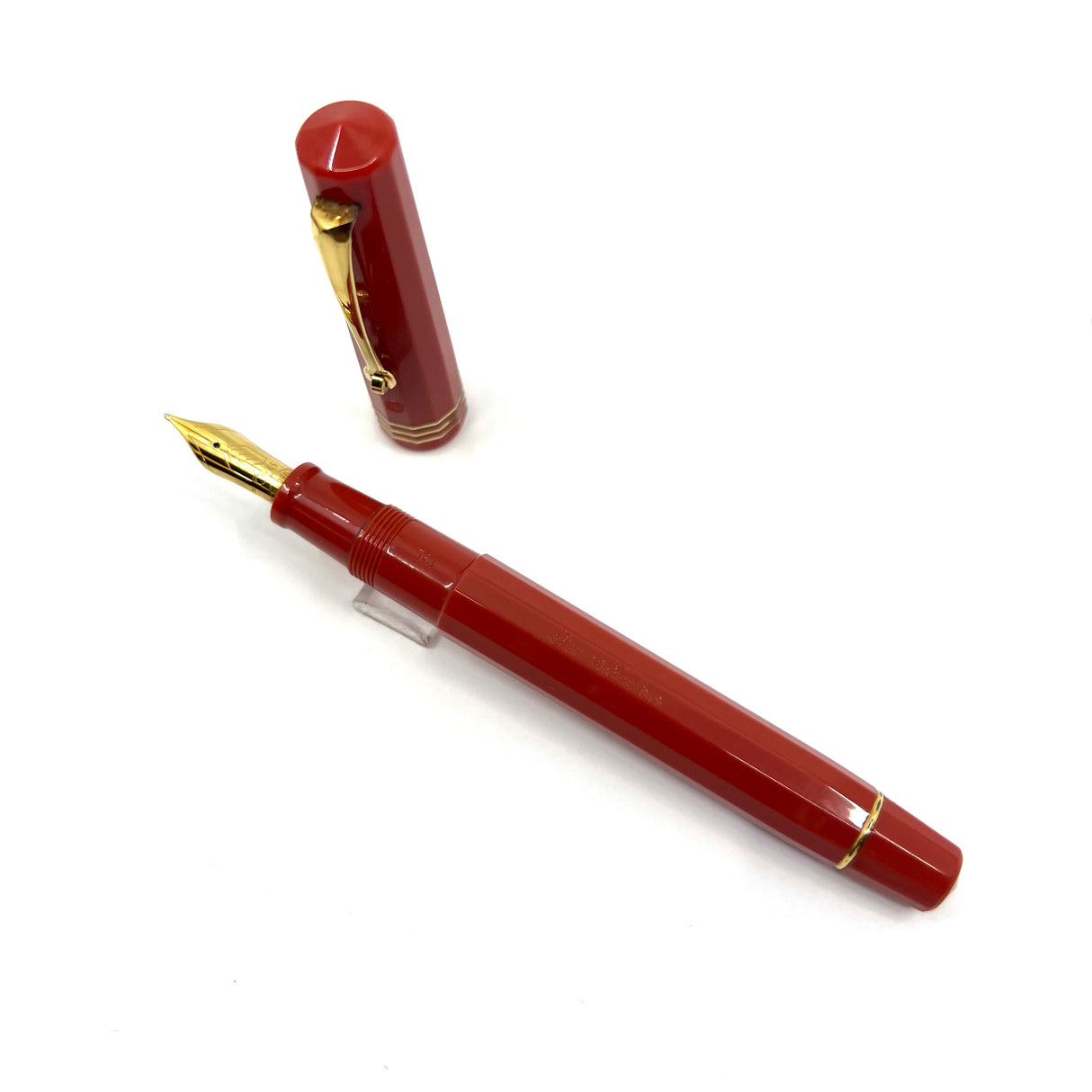 OMAS Milord Paragon Coral Fountain Pen - Medium 18kt Gold Nib