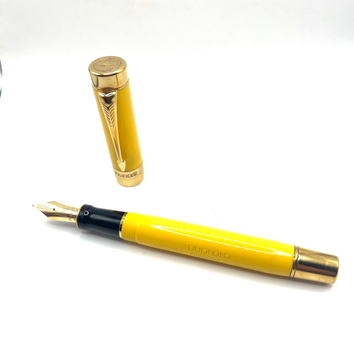 Parker  Duofold Centennial Mandarin Yellow 125th Anniversary Fountain Pen  -  Medium 18kt Gold Nib