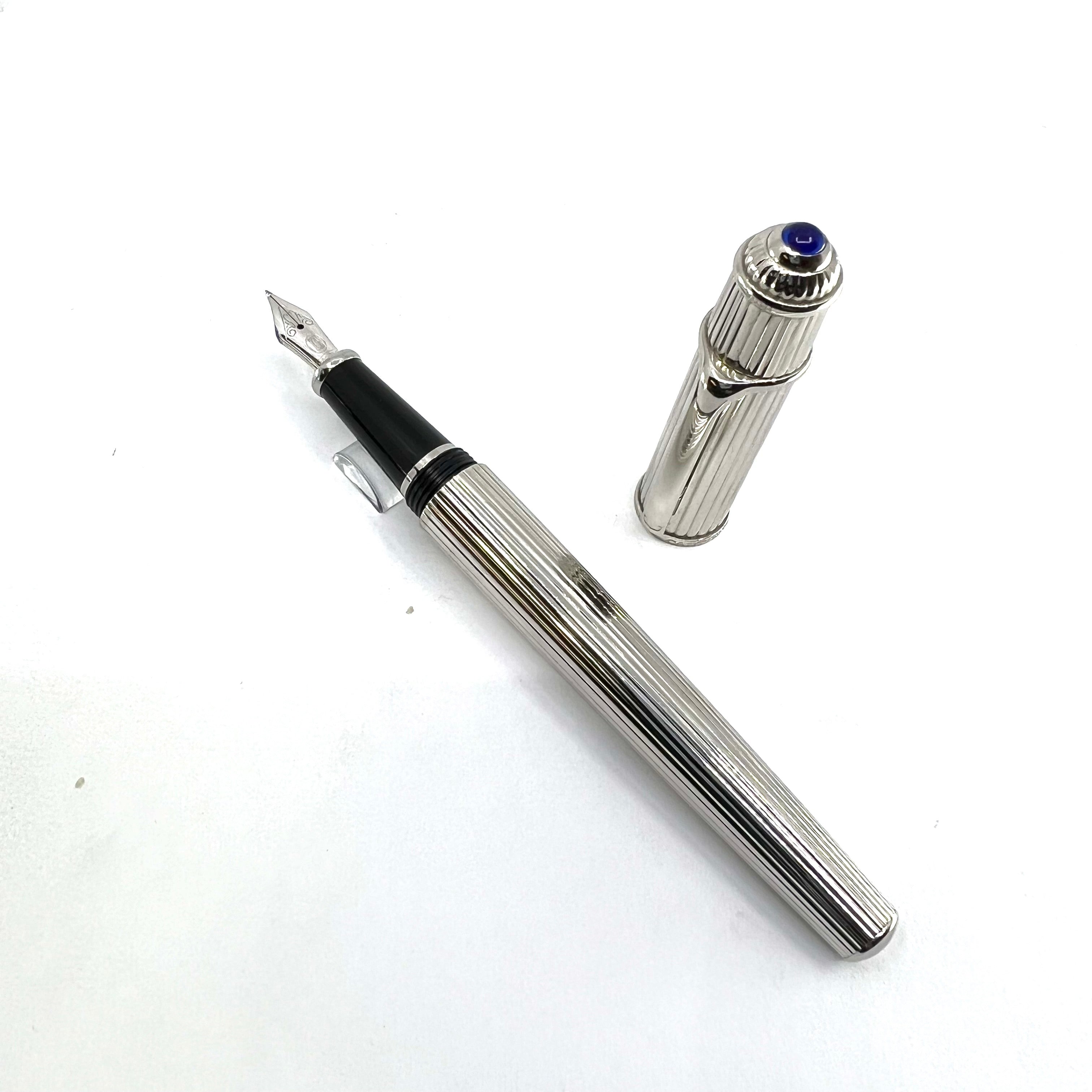 ルイ・カルティエ 万年筆 ノワール (nib: 18k Medium) ルイ・カルティエ 万年筆 ノワール (nib: 18k Medium)