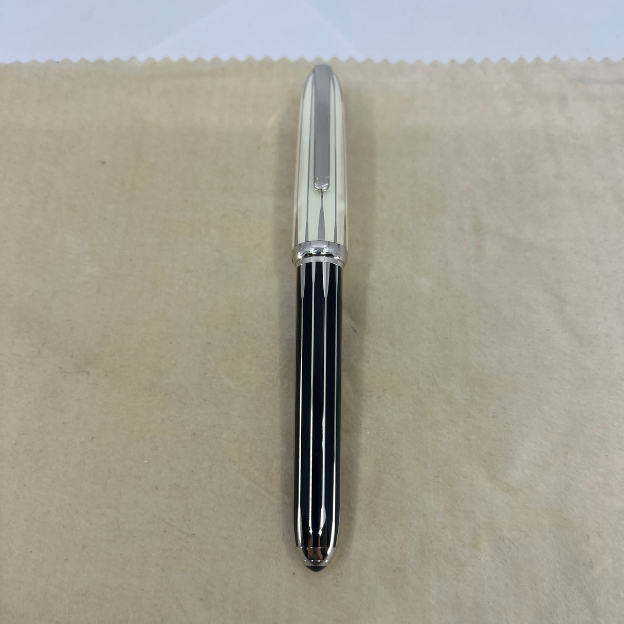 Cartier Backgammon Limited Edition Fountain Pen  - Fine 18kt Gold Nib