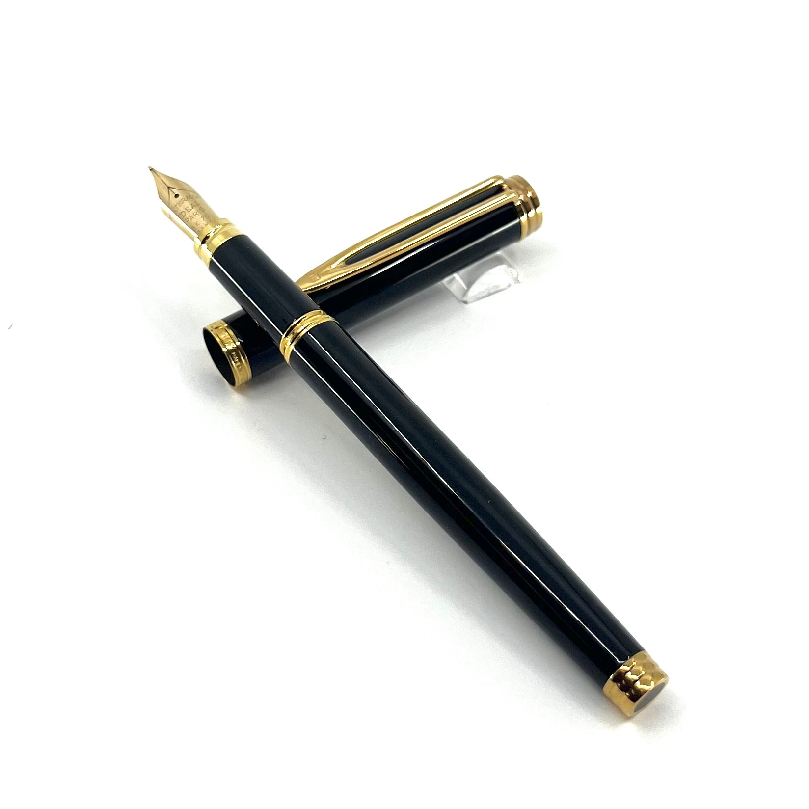 Waterman Gentleman Black Lacquered Fountain Pen - Medium 18kt Gold