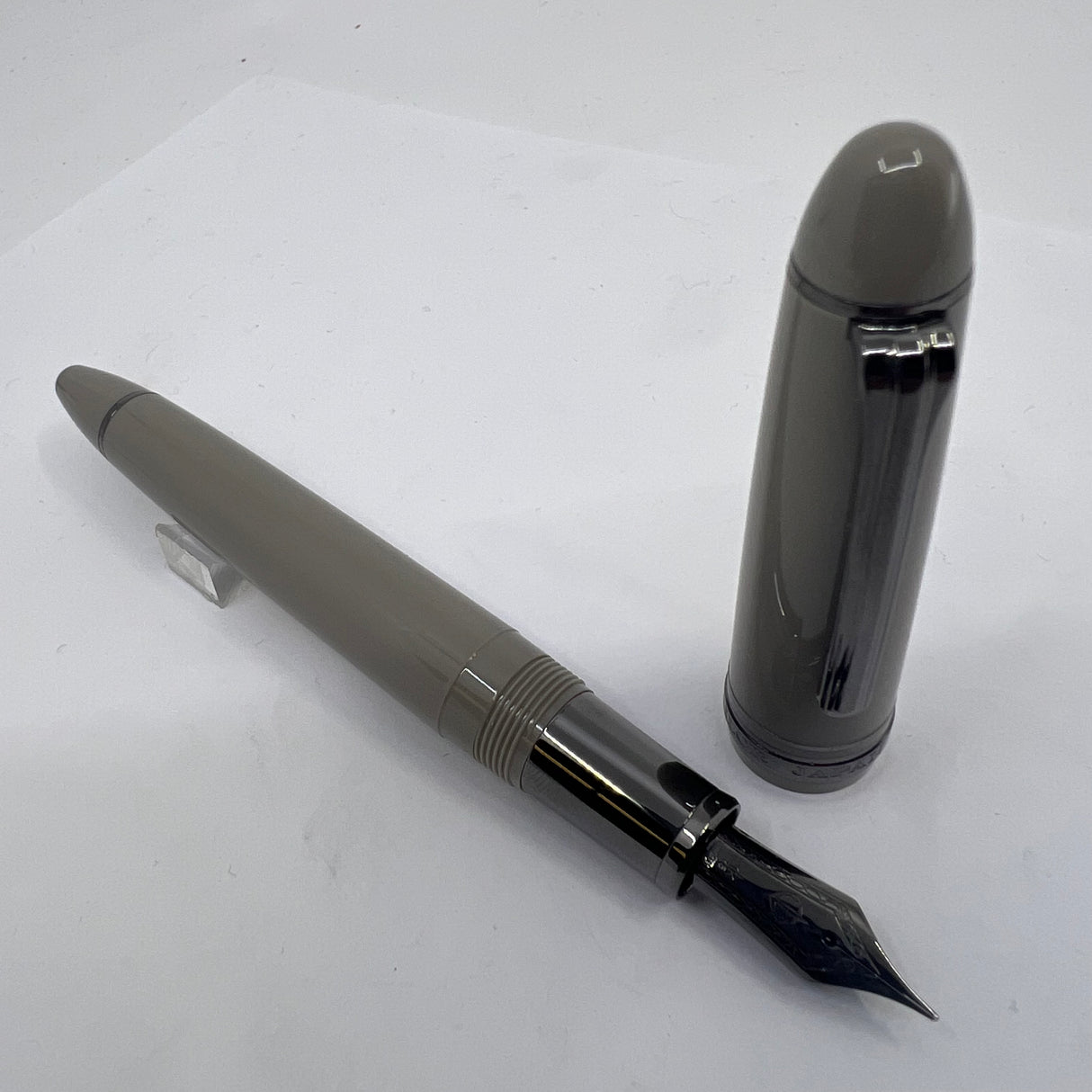 Sailor 1911 Large Special Edition Light Gray Themis  Fountain Pen - Medium 21kt Gold Nib
