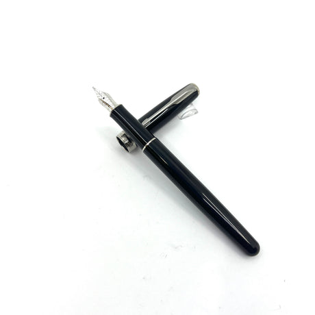 Parker Sonnet Black Laque Fountain Pen - Medium 18kt Gold Nib