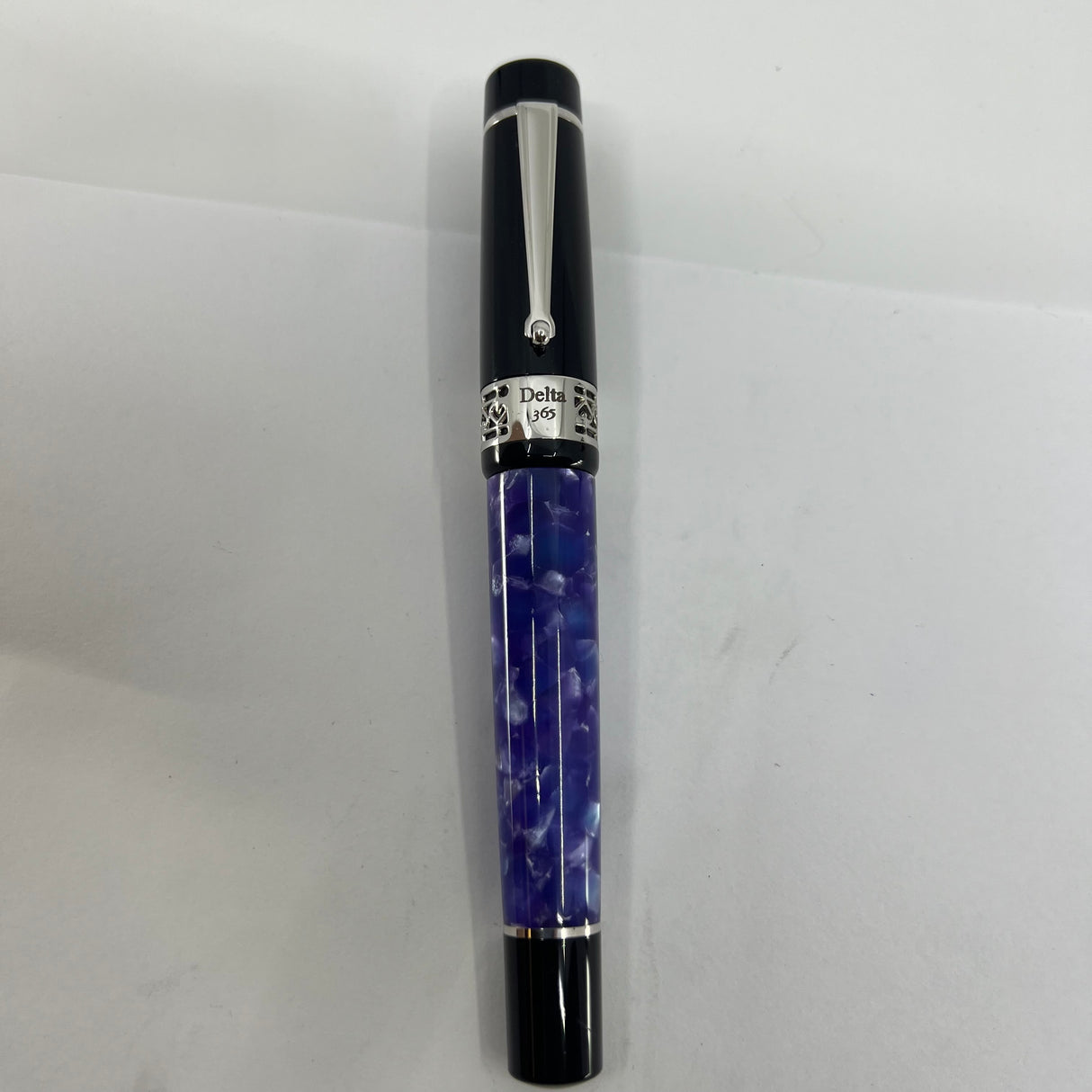 Delta #365 Lustrous Variegated Purple Marbled  Barrel/Black Cap Fountain Pen - Medium 18kt Gold Nib