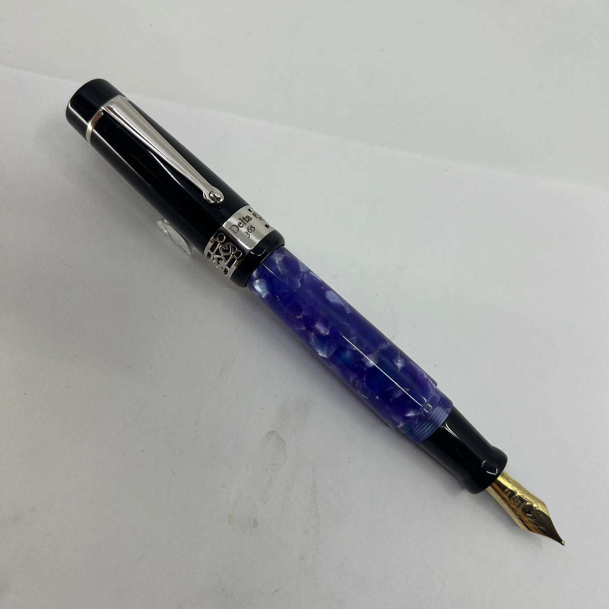 Delta #365 Lustrous Variegated Purple Marbled  Barrel/Black Cap Fountain Pen - Medium 18kt Gold Nib