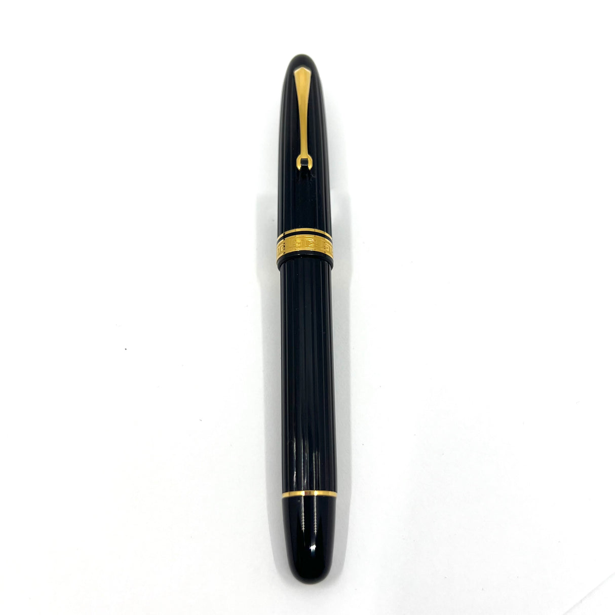 OMAS Ogiva Black Vegetal Resin Fluted Fountain Pen - Flexible Broad 18kt Gold Nib