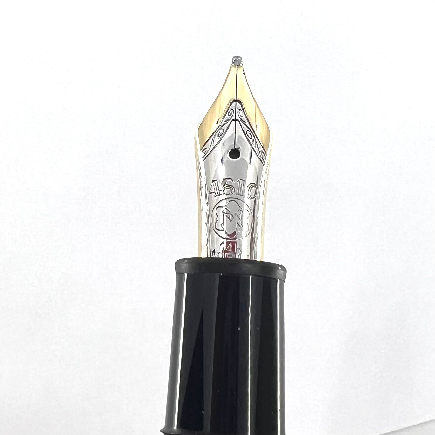 Montblanc #147 Traveler Black Resin LeGrand Meisterstuck Fountain