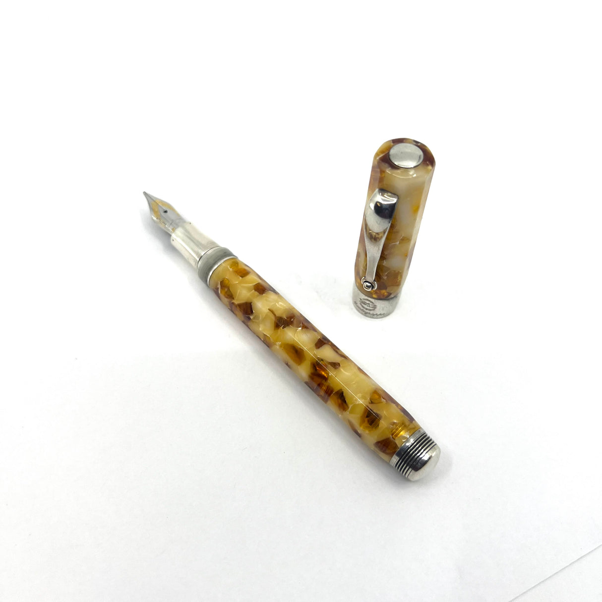 Montegrappa Harmony "Bassano Parchment" Facetted Fountain Pen - Medium 18kt Gold Nib