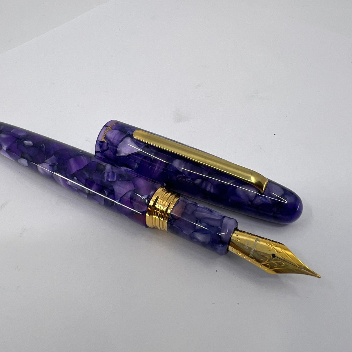 Esterbrook Estie Lilac Marble Oversized Fountain Pen -  Medium Gold-Plated Nib