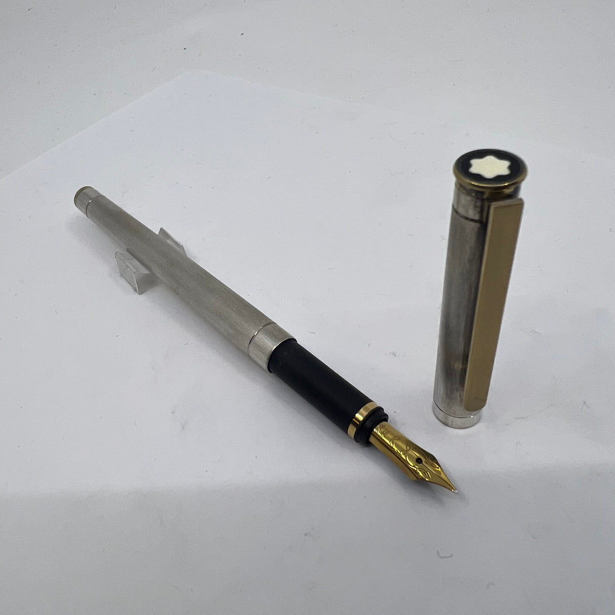 Montblanc Noblesse Silver-Plated Etched Vertical Lines Fountain Pen  - Fine 18kt Gold Nib