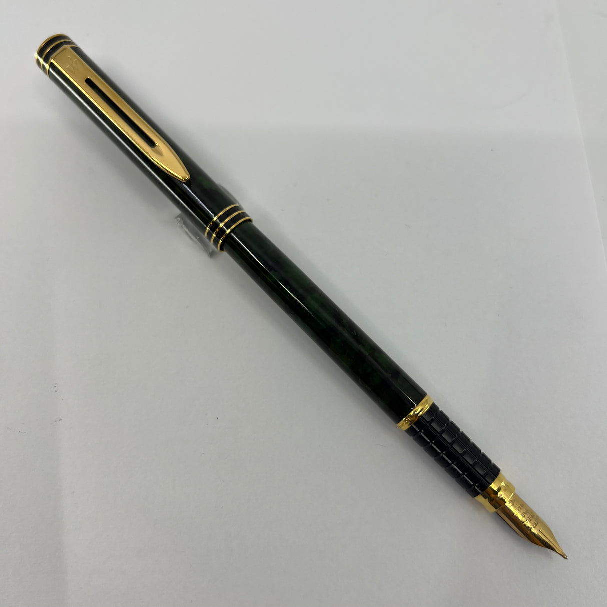 Waterman "Exclusive" Collection Green & Black Marble Lacquered  Fountain Pen   - Medium 18kt Gold  Nib