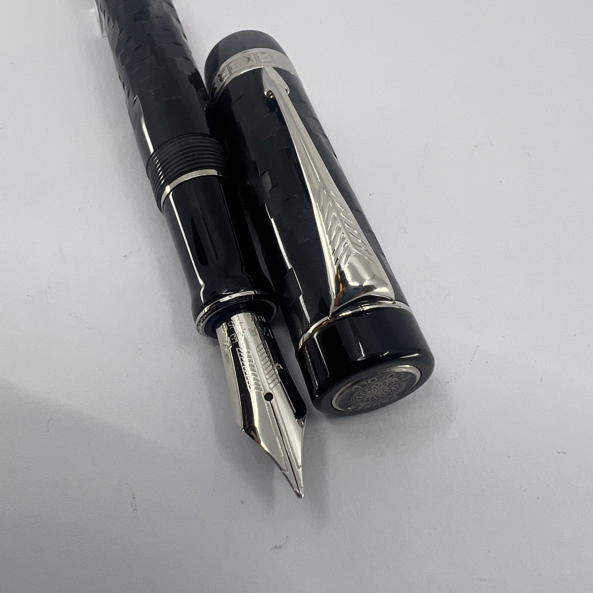 Parker  DNA Duofold Limited Edition Fountain Pen  - Medium 18kt Gold  Nib