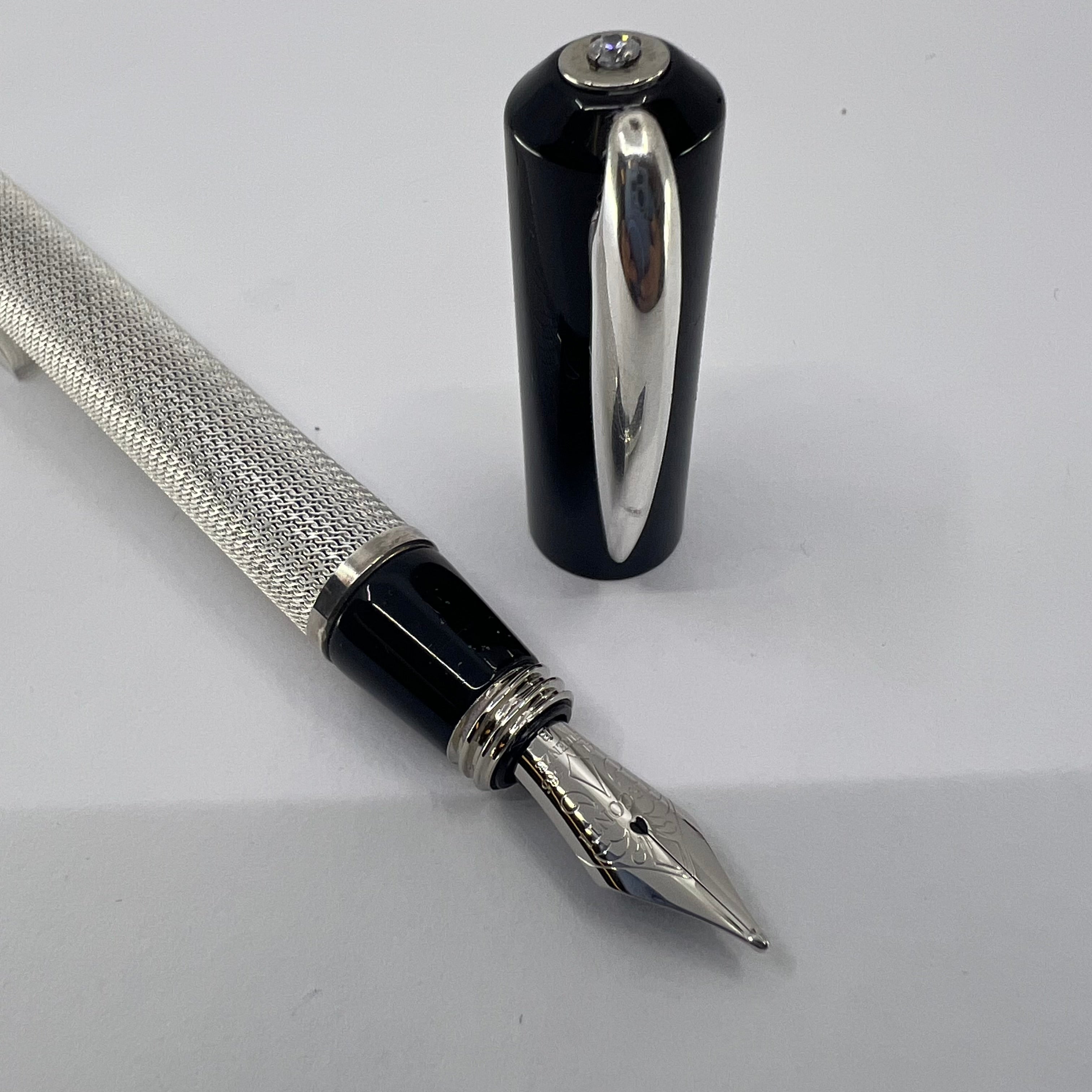 Visconti Rinascimento Organza Fountain Pen - Broad 14kt Gold Nib