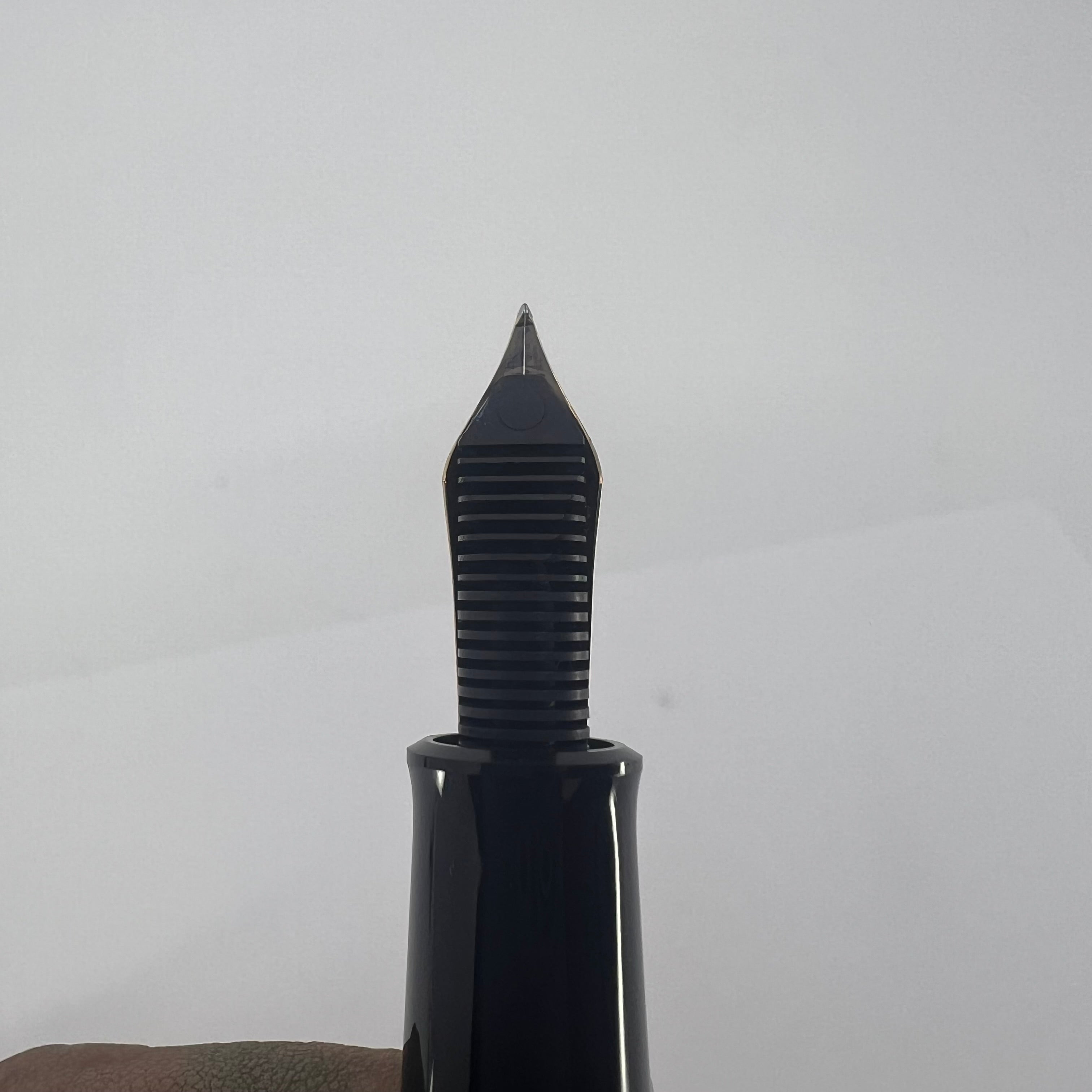 Pelikan Herzstuck 1929 Limited Edition Fountain Pen - Medium 18kt