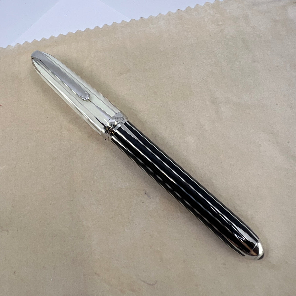 Cartier Backgammon Limited Edition Fountain Pen  - Fine 18kt Gold Nib