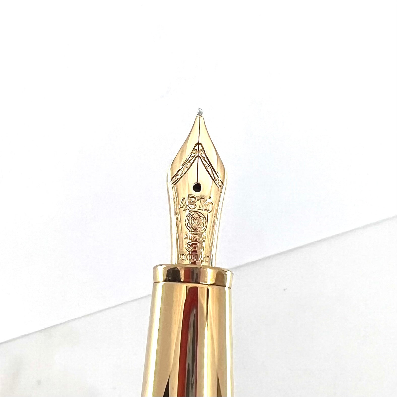 Montblanc Meisterstuck White Solitaire #145 Classique Fountain Pen