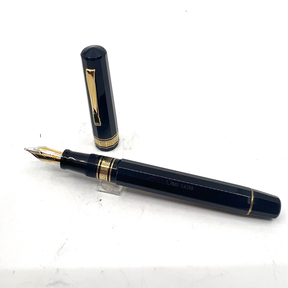 OMAS  Senior Paragon Extra - Large Black Fountain Pen - Flexible Double Broad 18K Nib