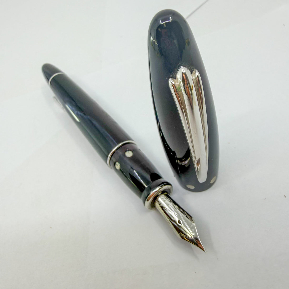 Nettuno (Italy)  Trident Lustrous Blue Limited Edition  Fountain Pen - Fine 18kt Gold Nib