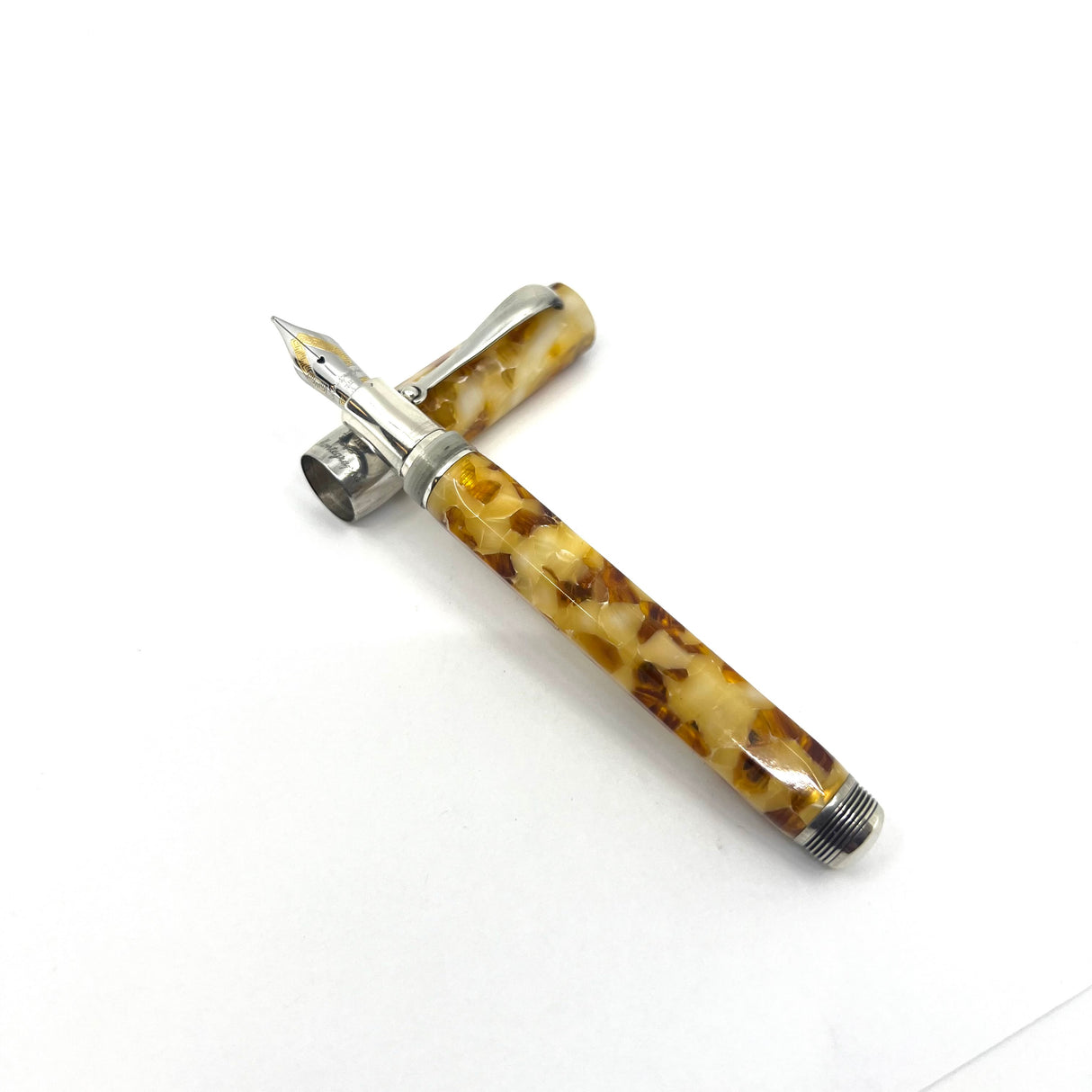 Montegrappa Harmony "Bassano Parchment" Facetted Fountain Pen - Medium 18kt Gold Nib