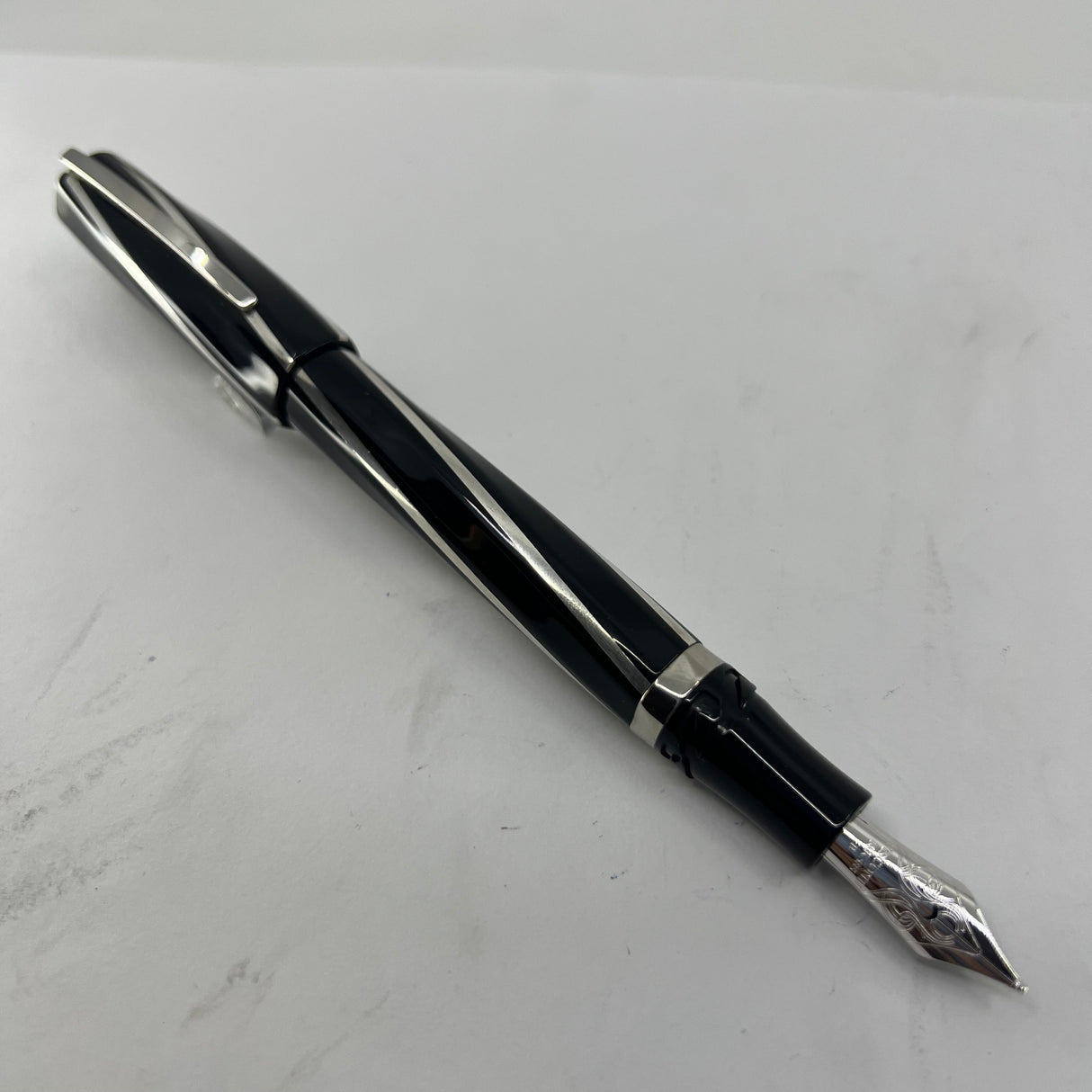 Visconti Black Divina Large Fountain Pen  - Broad 14kt Gold  Nib
