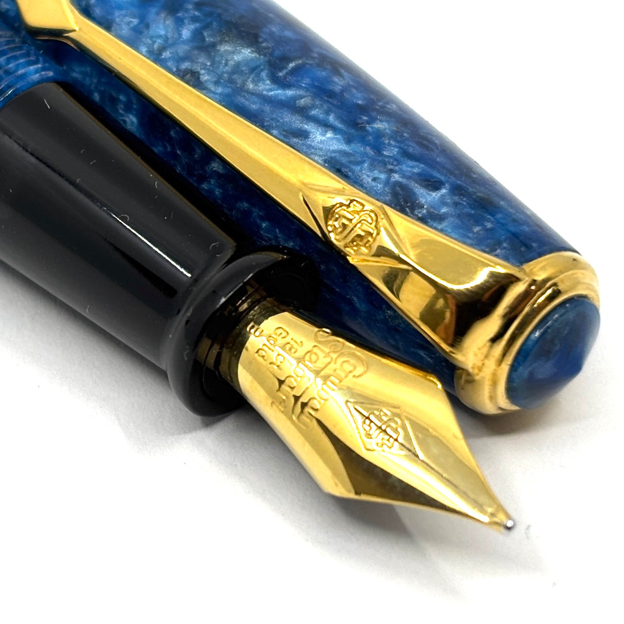 Conway Stewart Lustrous Marbled Blue Fountain Pen