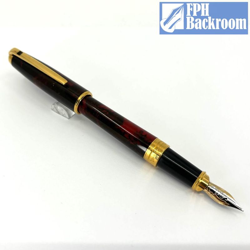 DuPont Orpheo Red/Black Lacquer Fountain Pen