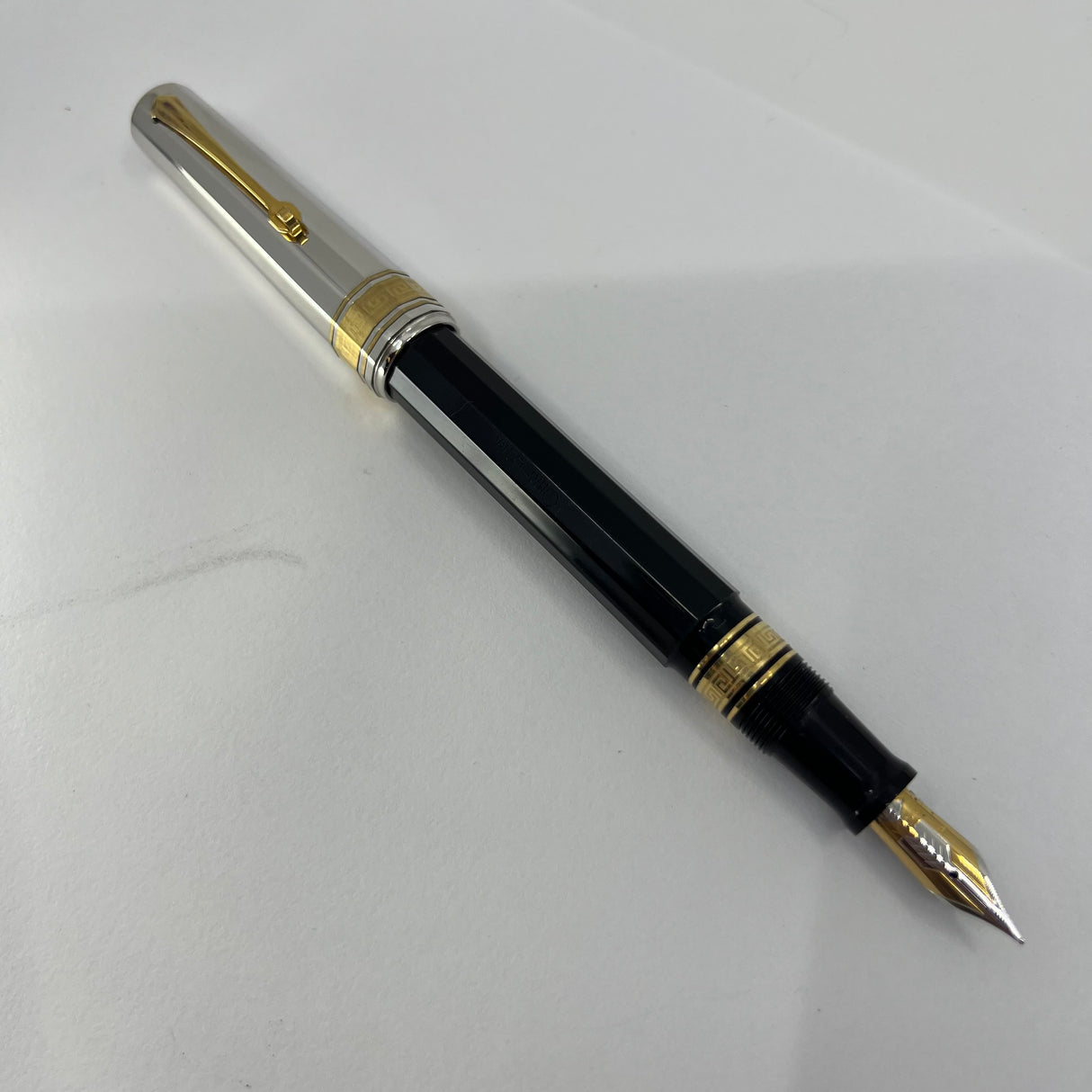 OMAS Doue Facetted Large Paragon Fountain Pen - Sterling Silver Cap - Fine 18kt Gold Nib