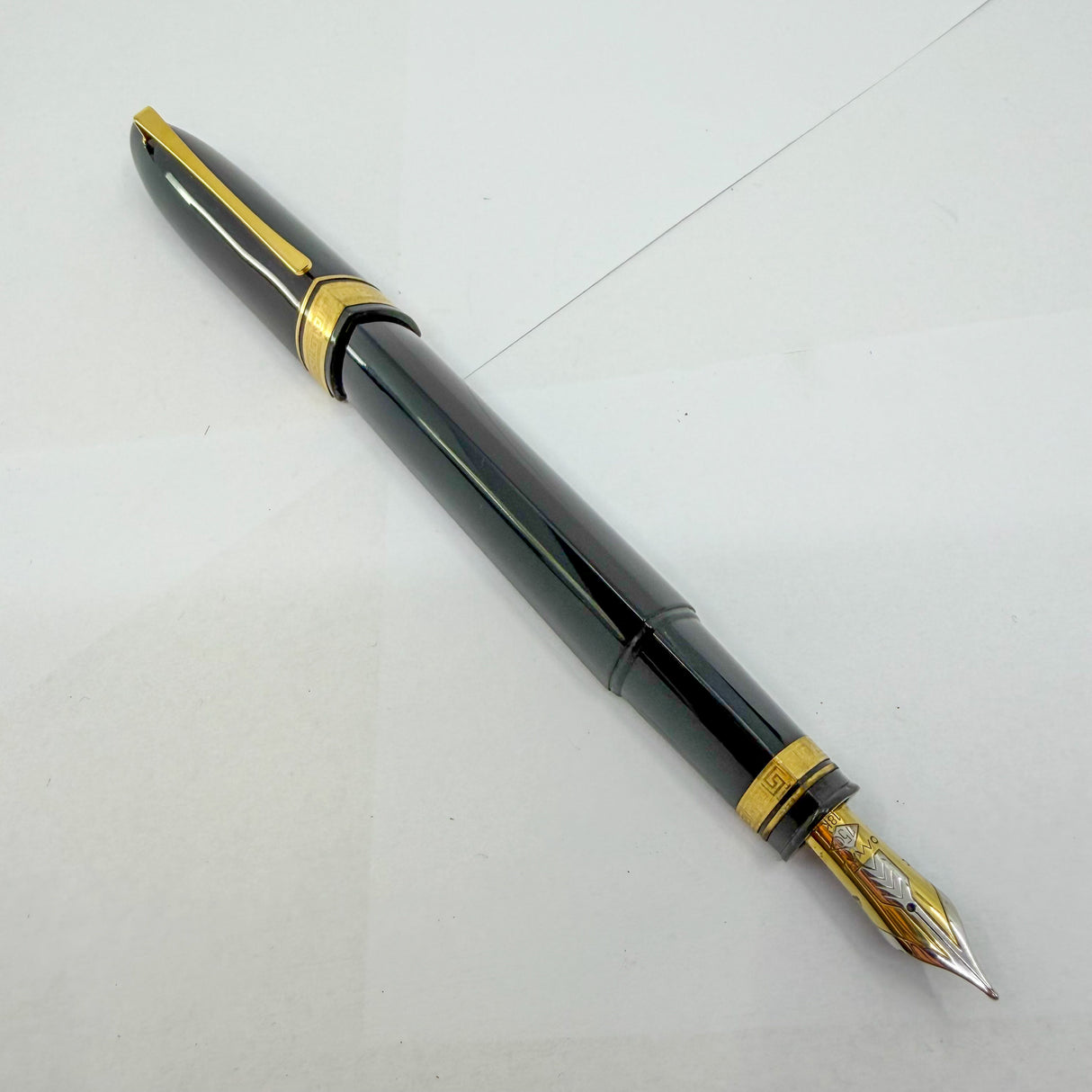 OMAS Oversized Blue/Black #360 Triangulated Fountain Pen - Medium 18kt Gold Nib