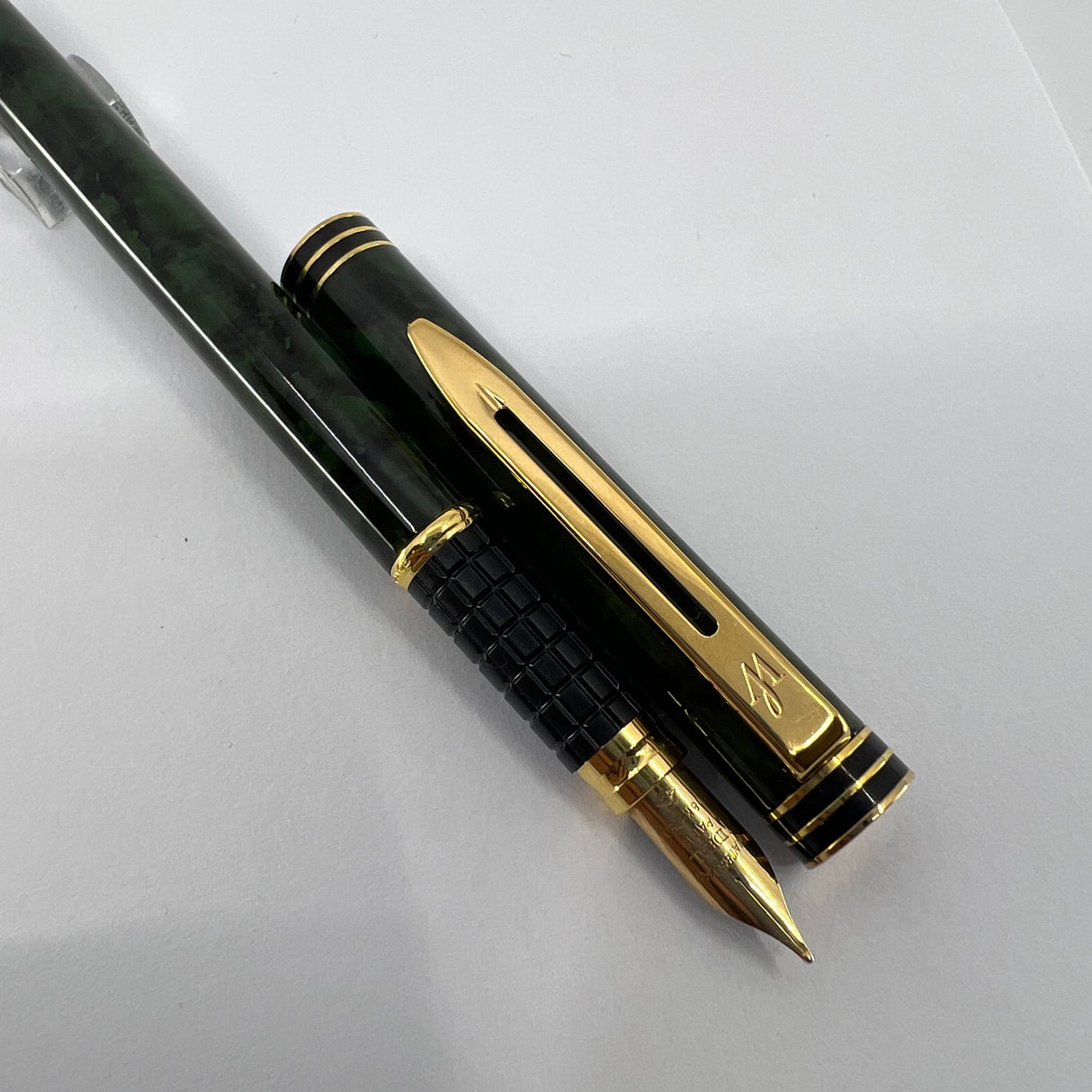 Waterman "Exclusive" Collection Green & Black Marble Lacquered  Fountain Pen   - Medium 18kt Gold  Nib
