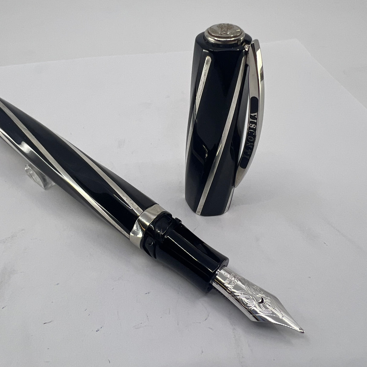 Visconti Black Divina Large Fountain Pen  - Broad 14kt Gold  Nib