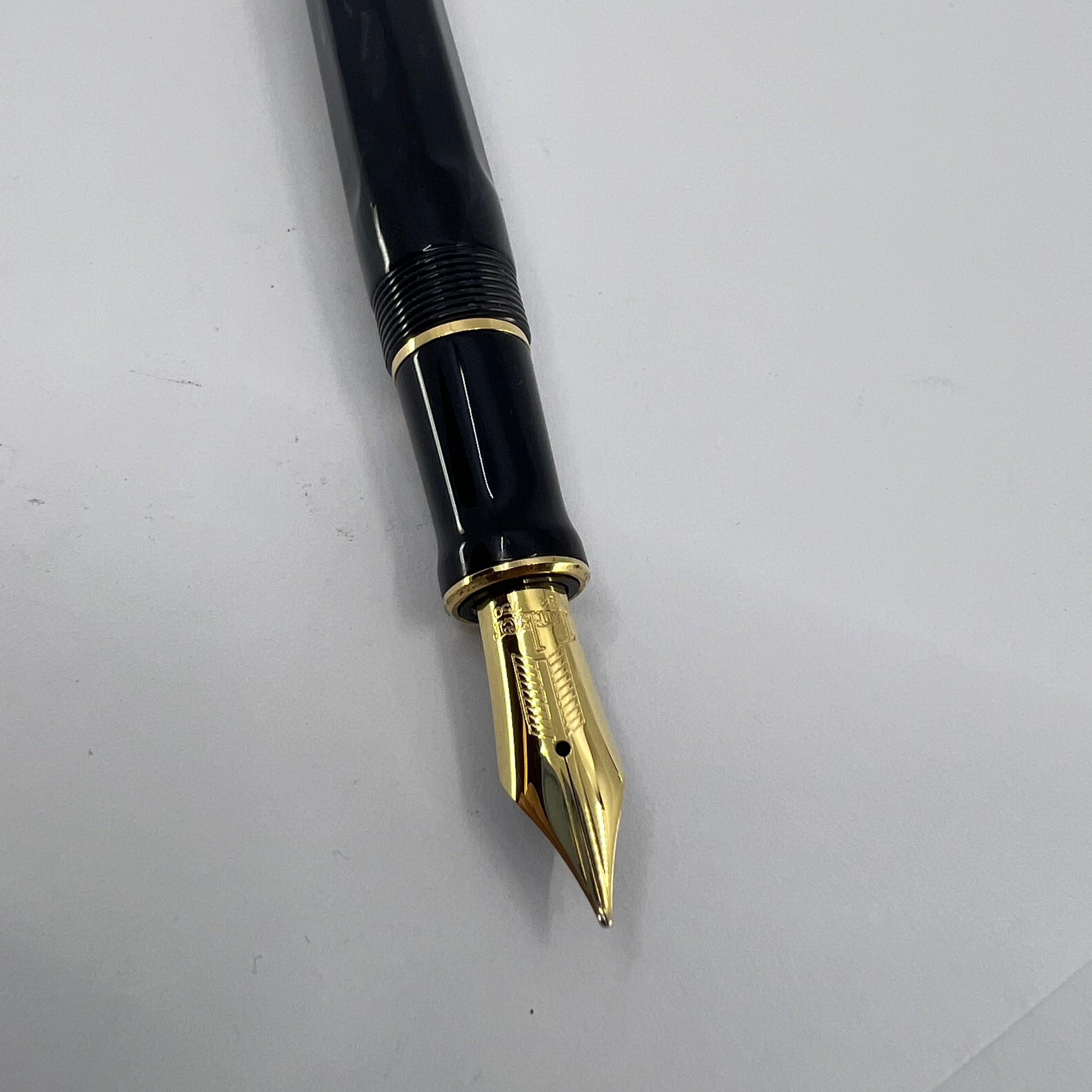 Parker Lucky 8 Duofold Limited Edition Fountain Pen - Medium 18kt