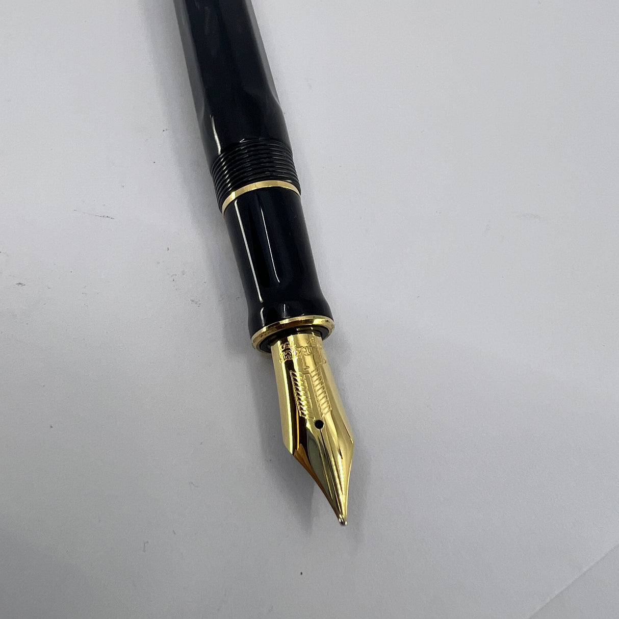 Parker Lucky 8 Duofold Limited Edition Fountain Pen  - Medium 18kt Gold  Nib
