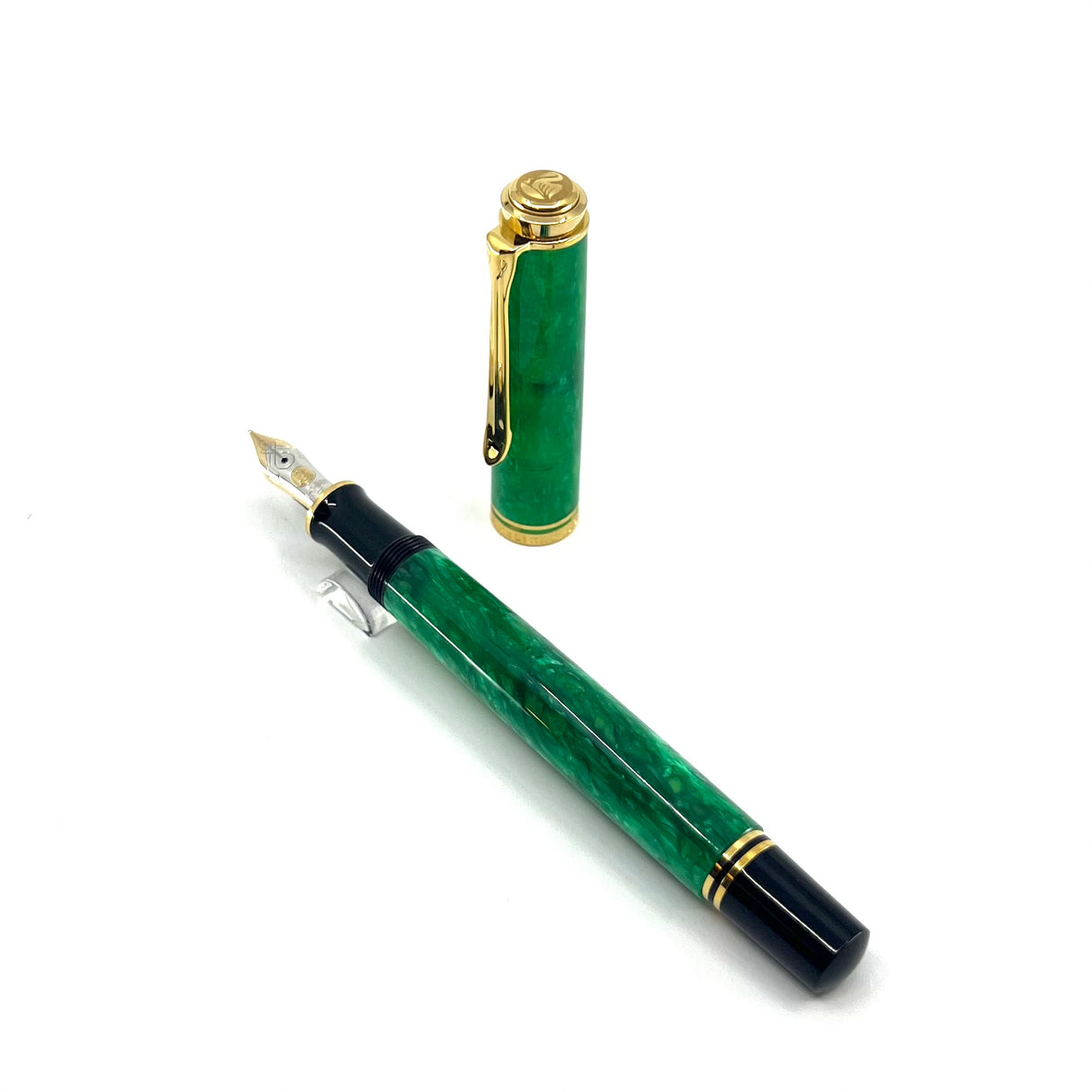 Pelikan Souveran M600 Marbled Vibrant Green Special Edition Fountain  Pen  - Fine 14kt  Gold Nib