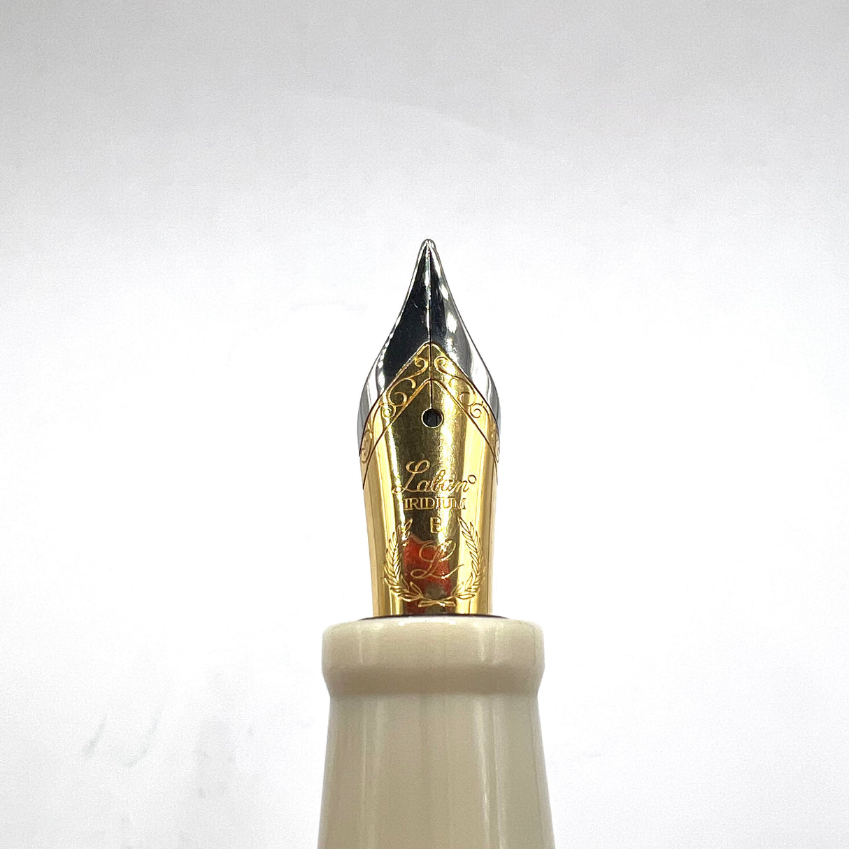 Laban Kaiser Oversized Fountain Pen - Antique Ivory Resin Finish - Broad Gold-Plated & Steel Nib