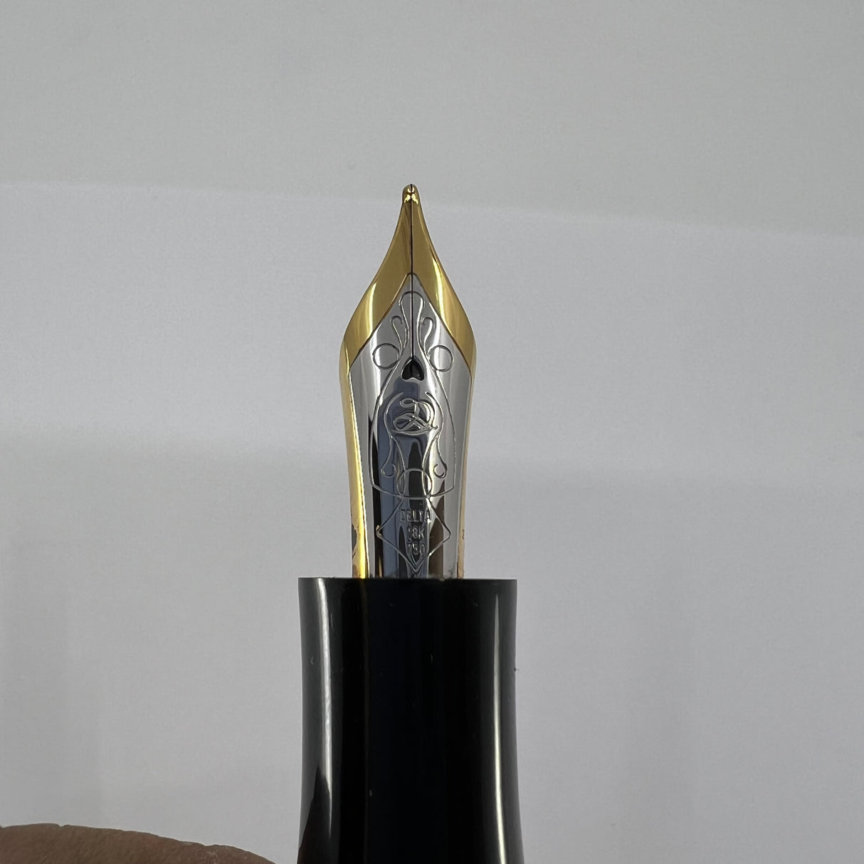 Delta Special Edition Astra Black Ebonite Fountain Pen (1995) - Medium 18kt Gold Nib