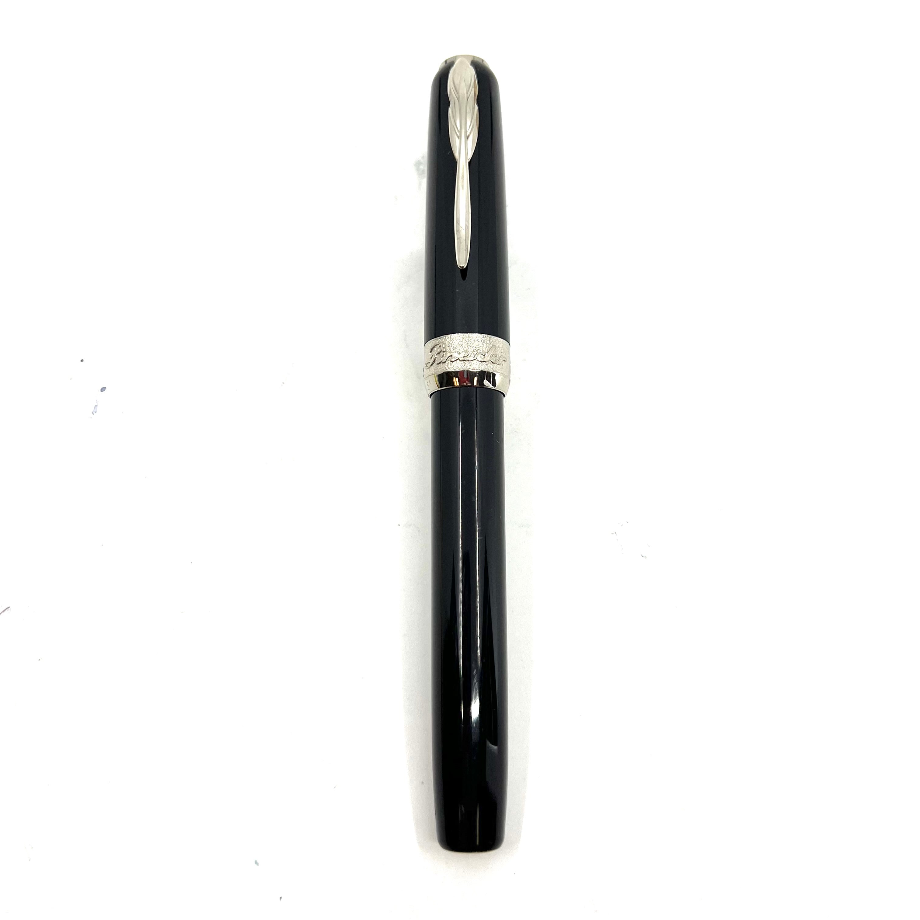 Pineider La Grande Bellezza Black Fountain Pen – Fountain Pen Hospital