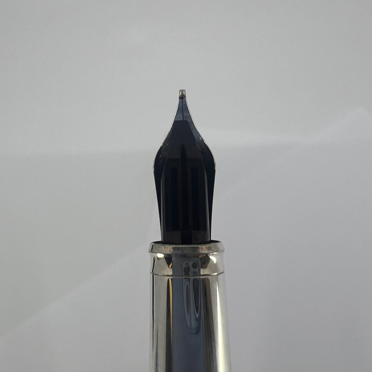 Yard-O-Led Astoria Standard Sized (Not Grand) Fountain Pen - Medium 18kt Gold  Nib