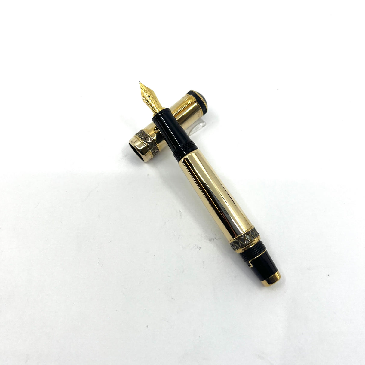 Montblanc Friedrich II The Great - Patron Of The Arts Retractable Nib Fountain Pen-Medium 18kt Gold Nib