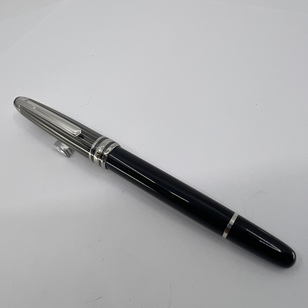 Montblanc Solitaire Doue Black & White #145  Fountain Pen - Medium 18kt Gold  Nib