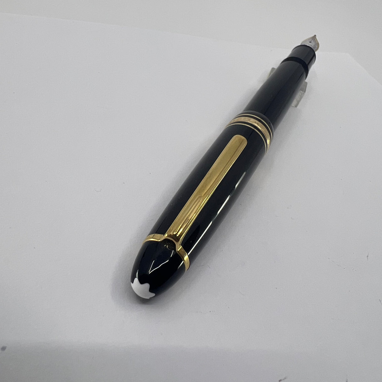 Montblanc Meisterstuck Black Resin #147 LeGrand Traveler  Fountain Pen - Medium 14kt Gold  Nib