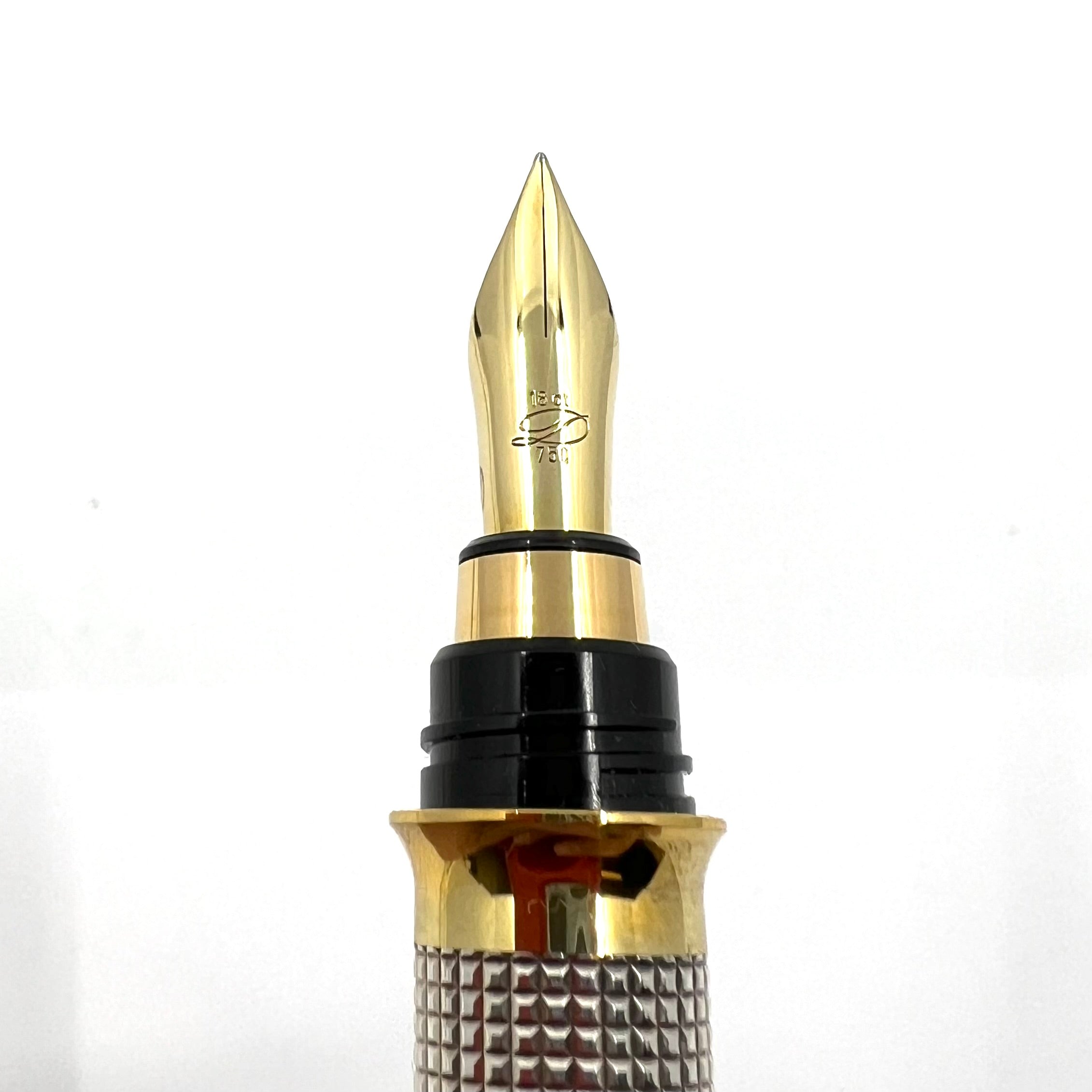 S. T. Dupont Silver Montparnasse Mid-Sized Fountain Pen – Fountain